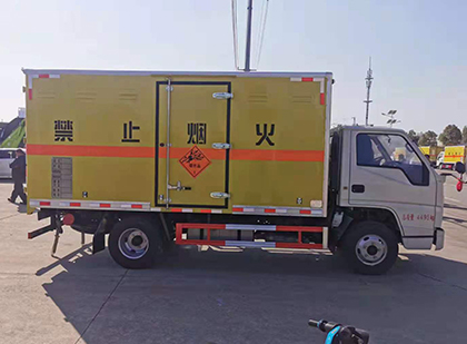 泸水爆破器材运输车工人安全操作规范与智能技术保障